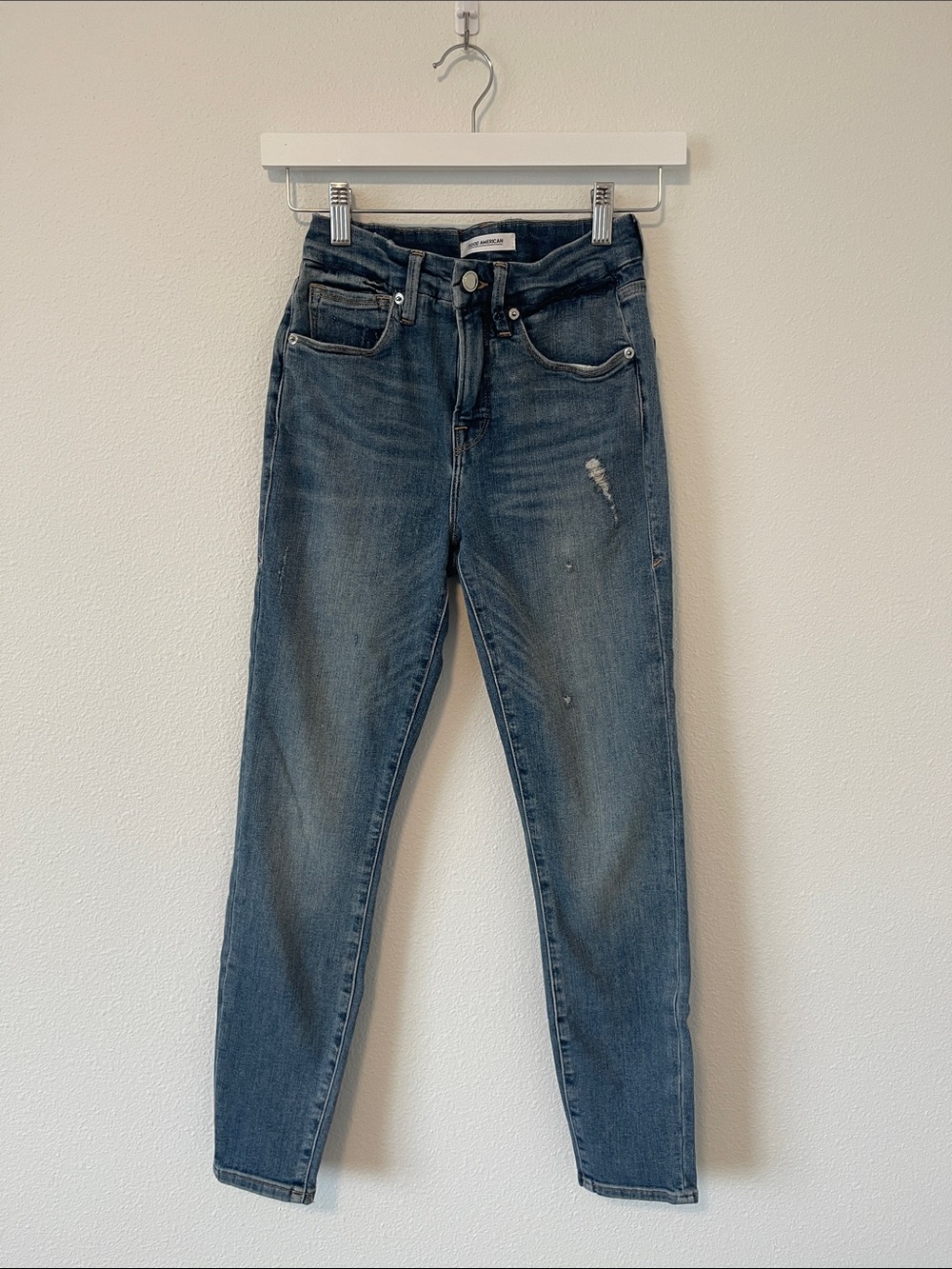 Good American High-Rise Slim Jeans in Medium Blue Wash